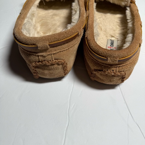 Minnetonka Cally Mocassin Slippers Suede Pile Tan Women’s 5.5 Girls Size 4 - Picture 5 of 7